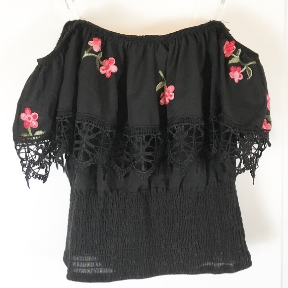 ⤵️$30 NWT Haute Project Off The Shoulder Crop Top - Picture 1 of 6